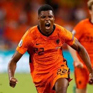 开云体育入口-【人物】一个明星的诞生：邓弗里斯携专属走廊亮相