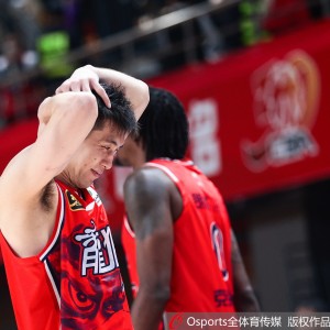 kaiyun sports-投篮都有些短！郭艾伦状态一般 11中3拿8分2板5助&amp;出现3失误