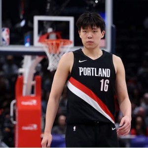 开拓者不敌马刺凸显一点：斯普利特下课之日，才是杨瀚森出头之时