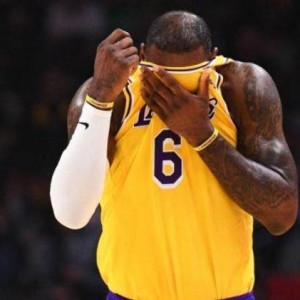 开云体育官方app-詹姆斯：2011年心态失衡 如今不会在意黑子的评价