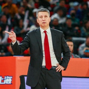 开云体育入口-篮球名宿郭士强：定居广东，送儿子去美国打球，和女儿一起享清福