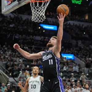 现役单场15次出手命中率80%+10助都有谁？仅一人40+&amp;一人四次达成