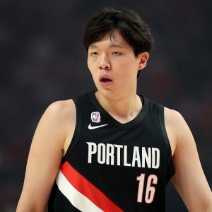 西索科：杨瀚森会尽力用英语表达想法 我们队内氛围很好